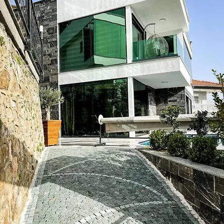 فيلة Alanya Villa *
